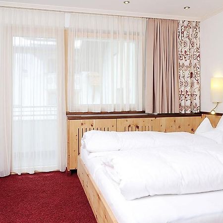 Hotel Kristall B&B Ischgl Ngoại thất bức ảnh