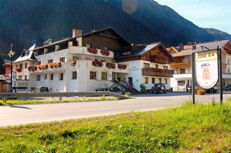 Hotel Kristall B&B Ischgl Ngoại thất bức ảnh