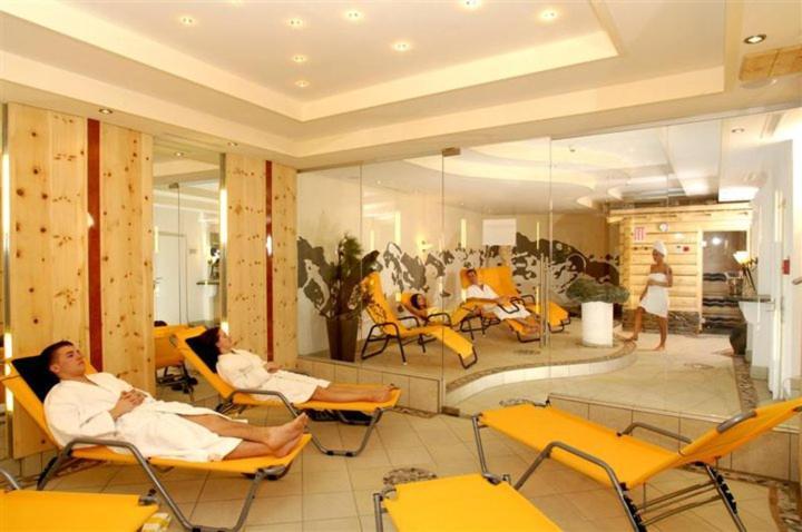 Hotel Kristall B&B Ischgl Ngoại thất bức ảnh