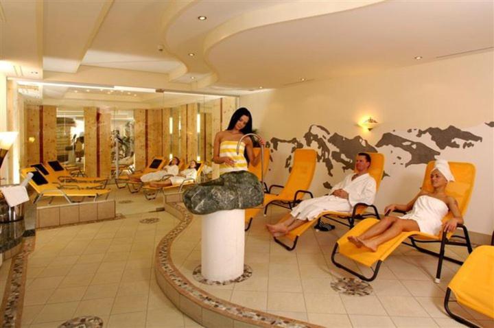 Hotel Kristall B&B Ischgl Ngoại thất bức ảnh