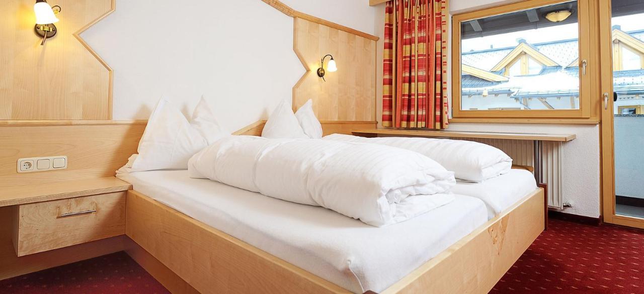 Hotel Kristall B&B Ischgl Ngoại thất bức ảnh