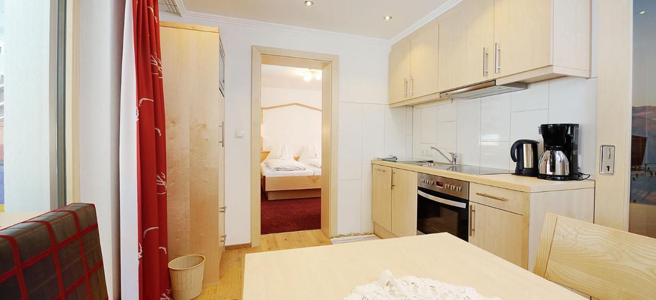 Hotel Kristall B&B Ischgl Ngoại thất bức ảnh
