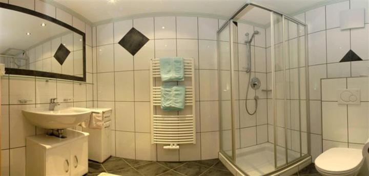 Hotel Kristall B&B Ischgl Ngoại thất bức ảnh