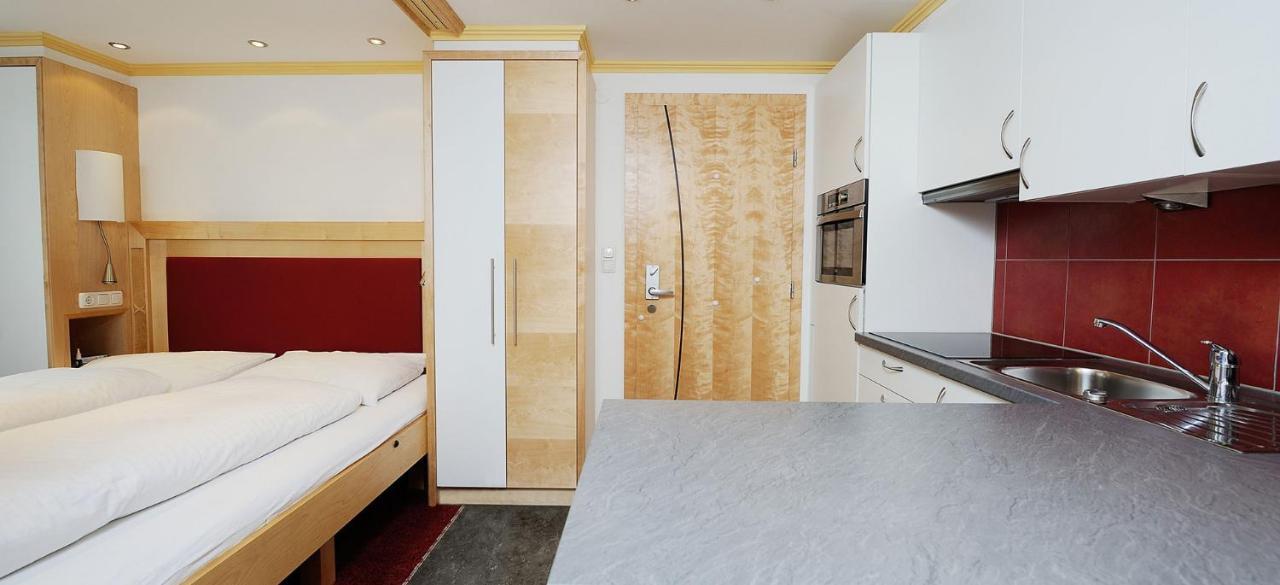 Hotel Kristall B&B Ischgl Ngoại thất bức ảnh