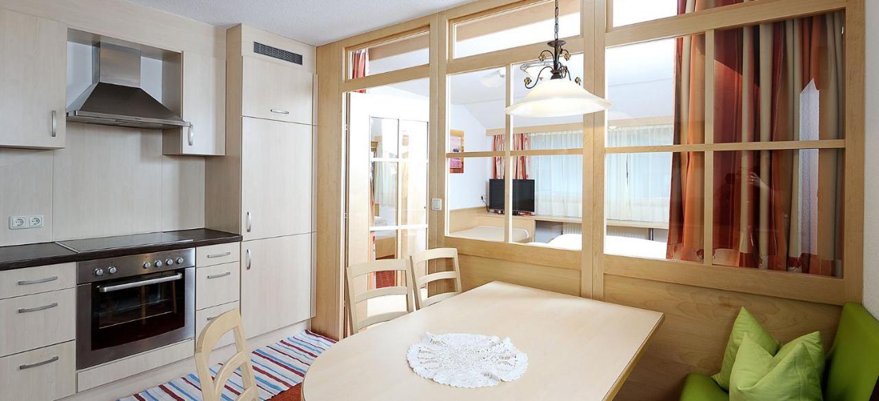Hotel Kristall B&B Ischgl Ngoại thất bức ảnh