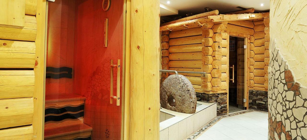 Hotel Kristall B&B Ischgl Ngoại thất bức ảnh
