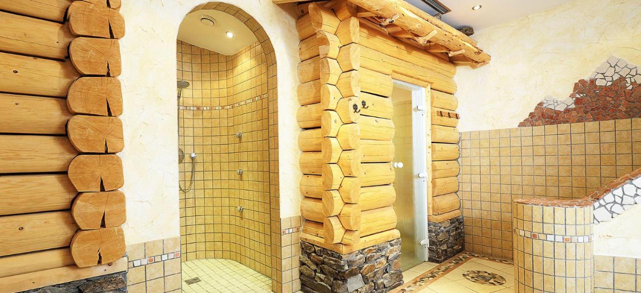 Hotel Kristall B&B Ischgl Ngoại thất bức ảnh
