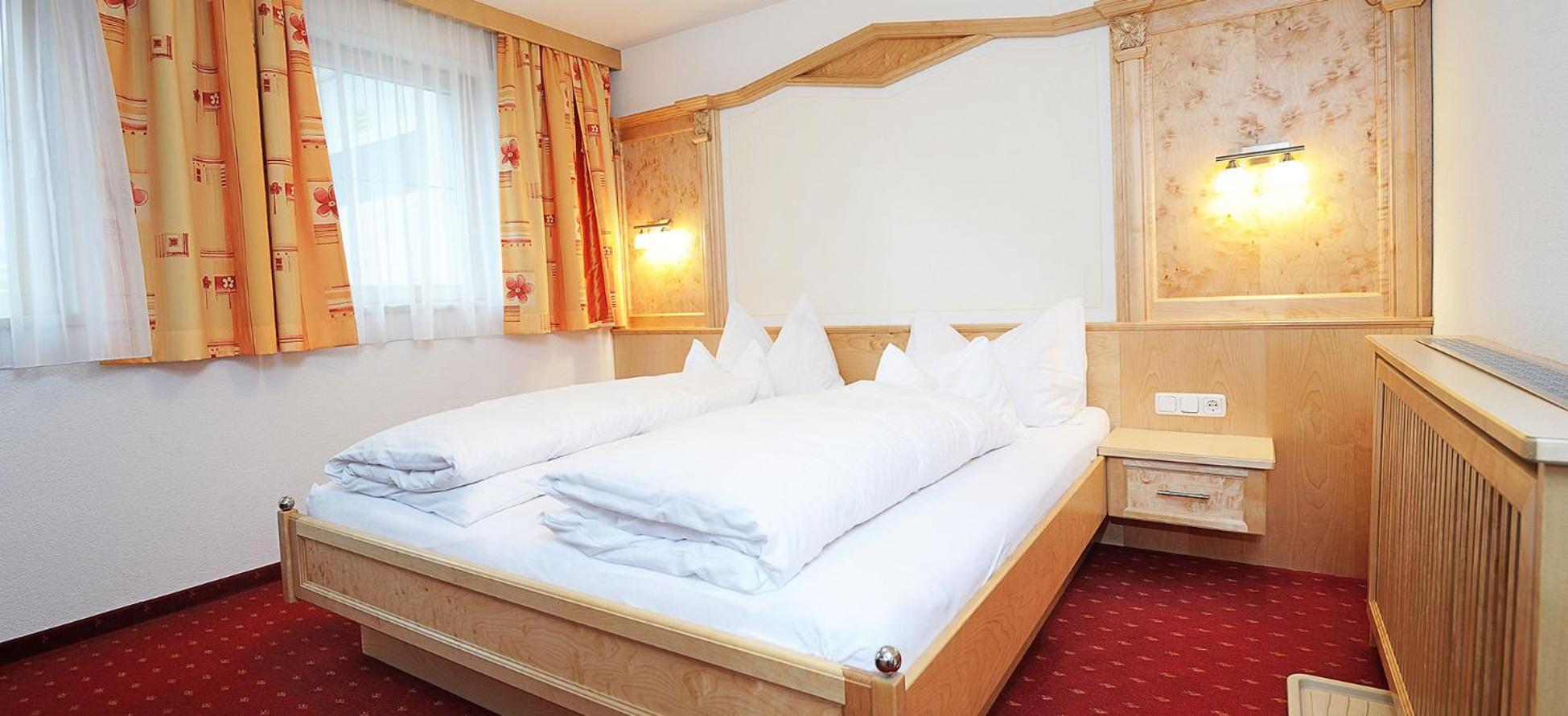 Hotel Kristall B&B Ischgl Ngoại thất bức ảnh