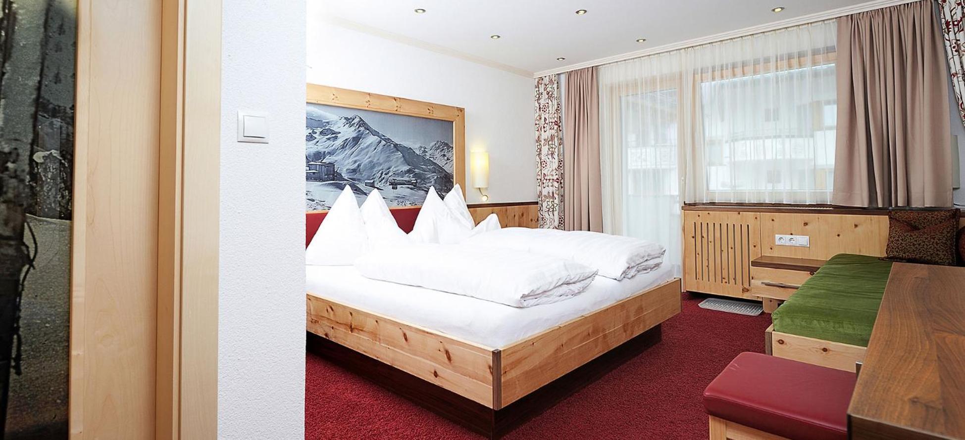 Hotel Kristall B&B Ischgl Ngoại thất bức ảnh